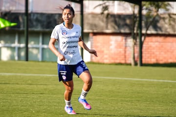 La Roja Femenina realizó su tercer día de entrenamientos en la cancha del Colegio Colombo Británico de Cali. En la primera jornada del Grupo A tendrá descanso.