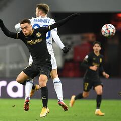 Dani Alves sees Sergiño Dest as his successor at Barcelona