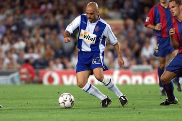 Canterano del Barcelona, donde llegó a jugar varias temporadas, fichó por el rival en 2003 tras pasar por el Marsella y la Lazio. El cántabro, con una calidad envidiable, se convirtió en una leyenda del último gran Espanyol que se recuerda habiendo jugado más de doscientos partidos de blanquiazul. 