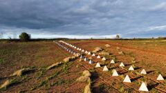Imagen de filas de pirámides antitanques tomada por RIA/FAN.