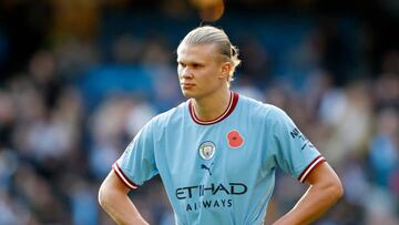 MANCHESTER, ENGLAND - NOVEMBER 12: Erling Haaland of Manchester City reacts after Ivan Toney of Brentford (not pictured) scored their team's second goal during the Premier League match between Manchester City and Brentford FC at Etihad Stadium on November 12, 2022 in Manchester, England. (Photo by Lynne Cameron - Manchester City/Manchester City FC via Getty Images)