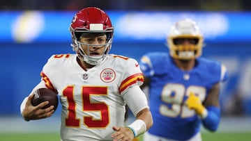 Los Chiefs vinieron de atr&aacute;s y derrotaron a los Chargers en tiempo extra. A pesar del resultado, Kansas City a&uacute;n no asegura la postemporada.