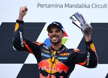 Miguel Oliveira celebrando la victoria en el Gran Premieo de Indonesia.

