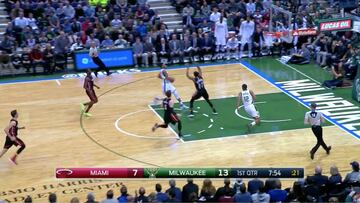 Inolvidable Antetokounmpo: mate desde casi el tiro libre