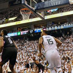 Vuelve Rudy Gobert (15+13) y Joe Johnson (28) empata la serie
