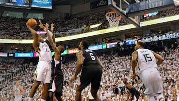 SALT LAKE CITY, UT - APRIL 23: Joe Johnson #6 of the Utah Jazz goes up for a shot over Jamal Crawford #11 of the Los Angeles Clippers in the first half in Game Four of the Western Conference Quarterfinals during the 2017 NBA Playoffs at Vivint Smart Home Arena on April 23, 2017 in Salt Lake City, Utah. NOTE TO USER: User expressly acknowledges and agrees that, by downloading and or using this photograph, User is consenting to the terms and conditions of the Getty Images License Agreement.   Gene Sweeney Jr/Getty Images/AFP
 == FOR NEWSPAPERS, INTERNET, TELCOS &amp; TELEVISION USE ONLY ==