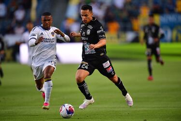 LA Galaxy in free fall