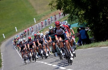 El pelotón durante la 18ª etapa del Tour.