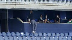 Sergio Pellicer, en la grada de La Rosaleda durante el M&aacute;laga-Girona.