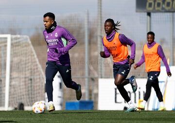 Rodrygo entrena con el grupo en la sesión de esta mañana.