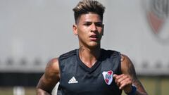 jorge carrascal durante un entrenamiento con River Plate.