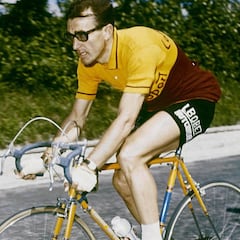 Bobet vence a un forúnculo para entrar en la historia
