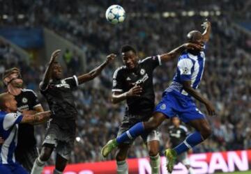 John Obi Mikel y Danilo Pereira.