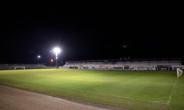 El Estadio Juan Carlos Higuero de noche. Probando la iluminación que tendrá a la hora del partido, las 9:00 p.m.