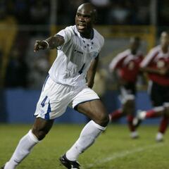 El Top 10 histórico de futbolistas hondureños