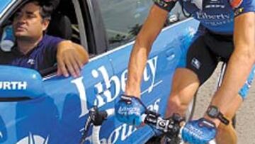 <b>CON EL JEFE. </b>Nozal atiende a las instrucciones de Saiz.