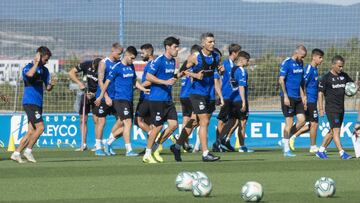 El Alavés ofrece a los jugadores dejar de percibir el 12 % del salario si se vuelve a jugar