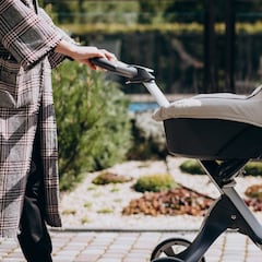 La Ley de Propiedad Horizontal lo confirma: si un vecino deja el carrito de bebé en el rellano, puedes apelar al artículo 9.1