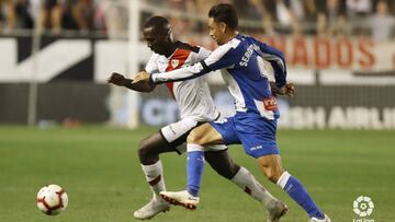 Advíncula pelea con Sergio por un balón.