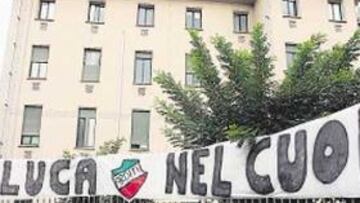 <b>"GIANLUCA EN EL CORAZÓN". </b>La sede de la Juve apareció ayer con pancartas de apoyo al ex jugador.