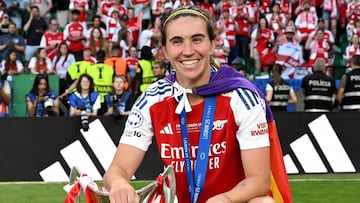 Mariona posa con su cuarta Champions, ganada con el Arsenal.
