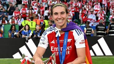 Mariona posa con su cuarta Champions, ganada con el Arsenal.