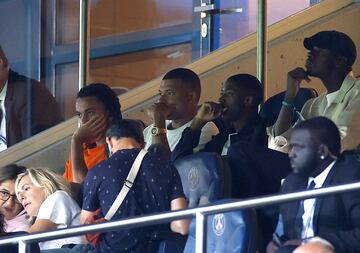 Paris St Germain's new signing, Ousmane Dembélé, sat with Kylian and Ethan Mbappé in the stands.