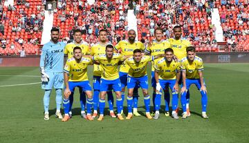 Once inicial de un partido para la historia negra,