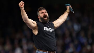 Jason Kelce tiene accidente manejando auto de Philadelphia Eagles