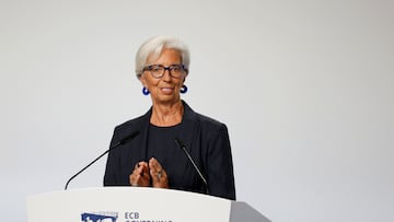 European Central Bank (ECB) President Christine Lagarde speaks to reporters following the ECB Governing Council's monetary policy meeting, in Athens, Greece October 26, 2023. REUTERS/Louiza Vradi