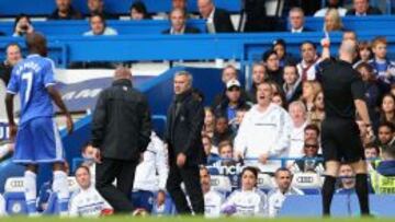 Mourinho, en el momento de ser expulsado.