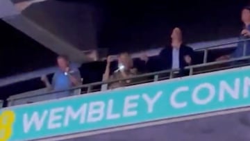 El Príncipe William es captado bailando en concierto de Taylor Swift
