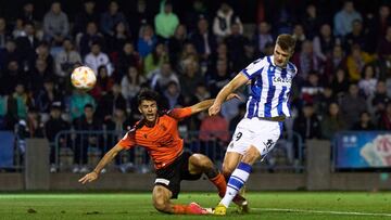 CAZALEGAS, SPAIN - NOVEMBER 13: Alvaro Gil of CD Cazalegas battles for the ball with Alexander Sorloth of Real Sociedad during the Copa del Rey first round match between CD Cazalegas and Real Sociedad on November 13, 2022 in Cazalegas, Spain. (Photo by Quality Sport Images/Getty Images)