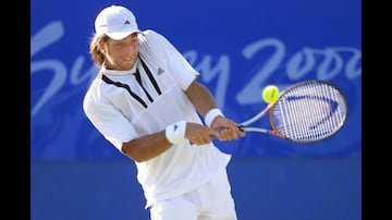 Nicolás Massú lideró a la delegación nacional durante la ceremonia de apertura de los Juegos Olímpicos de Sidney 2000, luego de que Marcelo Ríos rechazara ser el abanderado.