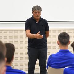 Toni Nadal da una charla motivacional a la plantilla