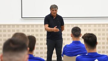 Toni Nadal da una charla a los jugadores del Real Zaragoza.