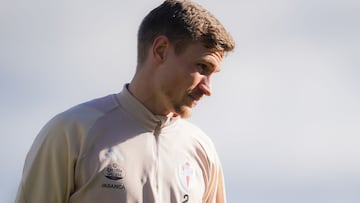 El central sueco Carl Starfelt, durante un entrenamiento del Celta.