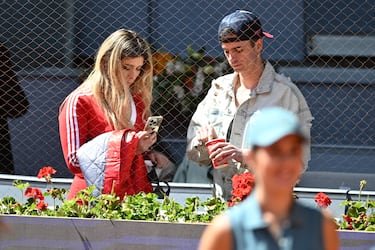 Cristina Bosca y Karin Herrero en el Mutua viendo la semifinal entre Taylor Fritz y Andrey Rublev. 