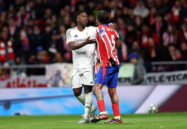 Vinicius Júnior y Rodrigo De Paul tuvieron sus más y sus menos durante el encuentro.