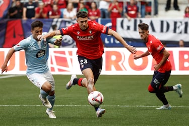 El lateral hizo un partido muy completo, le tocaba defender y lo hizo bien. Su definición para hacer el último gol de Osasuna, después de una larga y perfecta conducción del balón. 