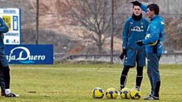 <b>PREPARACIÓN. </b>Mendilibar ensayó con sus hombres la estrategia para ganar al Betis, en una sesión corta, pero muy intensa por el ritmo empleado.