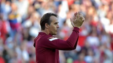 Sevilla's Spanish coach Julen Lopetegui celebrates at the end of the Spanish league football match between Sevilla FC and Real Betis at the Ramon Sanchez Pizjuan stadium in Seville on February 27, 2022. (Photo by CRISTINA QUICLER / AFP)