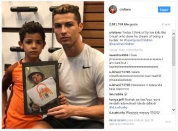 En su Instagram, Ronaldo comparte una mezcla de contenido personal y profesional. Acerca a sus fans a los momentos cotidianos detrás de las cámaras tanto en el campo como fuera de él, compartiendo tanto sus iniciativas empresariales como la relación con su hijo, a través de fotos, videos e Instagram Stories.  