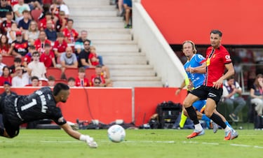 El gol nace de un pase en profundidad que caza Llorente en tres cuartos. Este dispara cruzado, Leo Román repele con otro paradón pero no puede hacer nada en el tiro de Gallagher. Llegaba solo desde segunda línea y la manda a guardar por el palo derecho. 