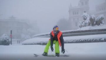 Danny León, estrella del skate, desafía la nieve de Madrid