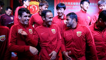 Hulk, Carvalho y Oscar, con el Shanghai SIPG.