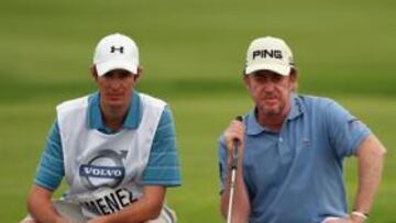 <b>PUTT. </b>Jiménez reconoce que está fallando en la corta distancia.