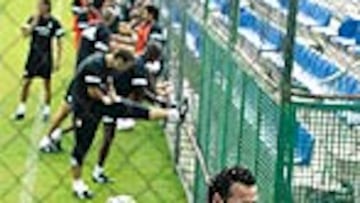 <b>PLAN DE CHOQUE</b>. Valdano se reunió ayer con técnico y plantilla.