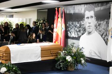 A lo largo de dos días el mundo del fútbol se despedirá de Amancio en su capilla ardiente en el Bernabéu.