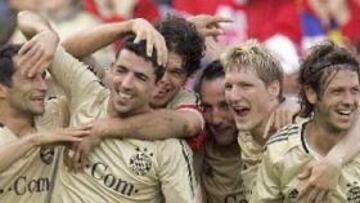 <B>FESTIVAL.</B> Roy Makaay ha repetido el 'hat trick' que ya logró hace una semana.